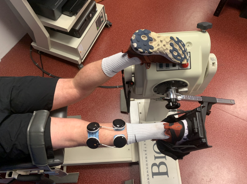 sports-injury-fix-blog-isometrics-man-lying-prone-wih-compex-machine